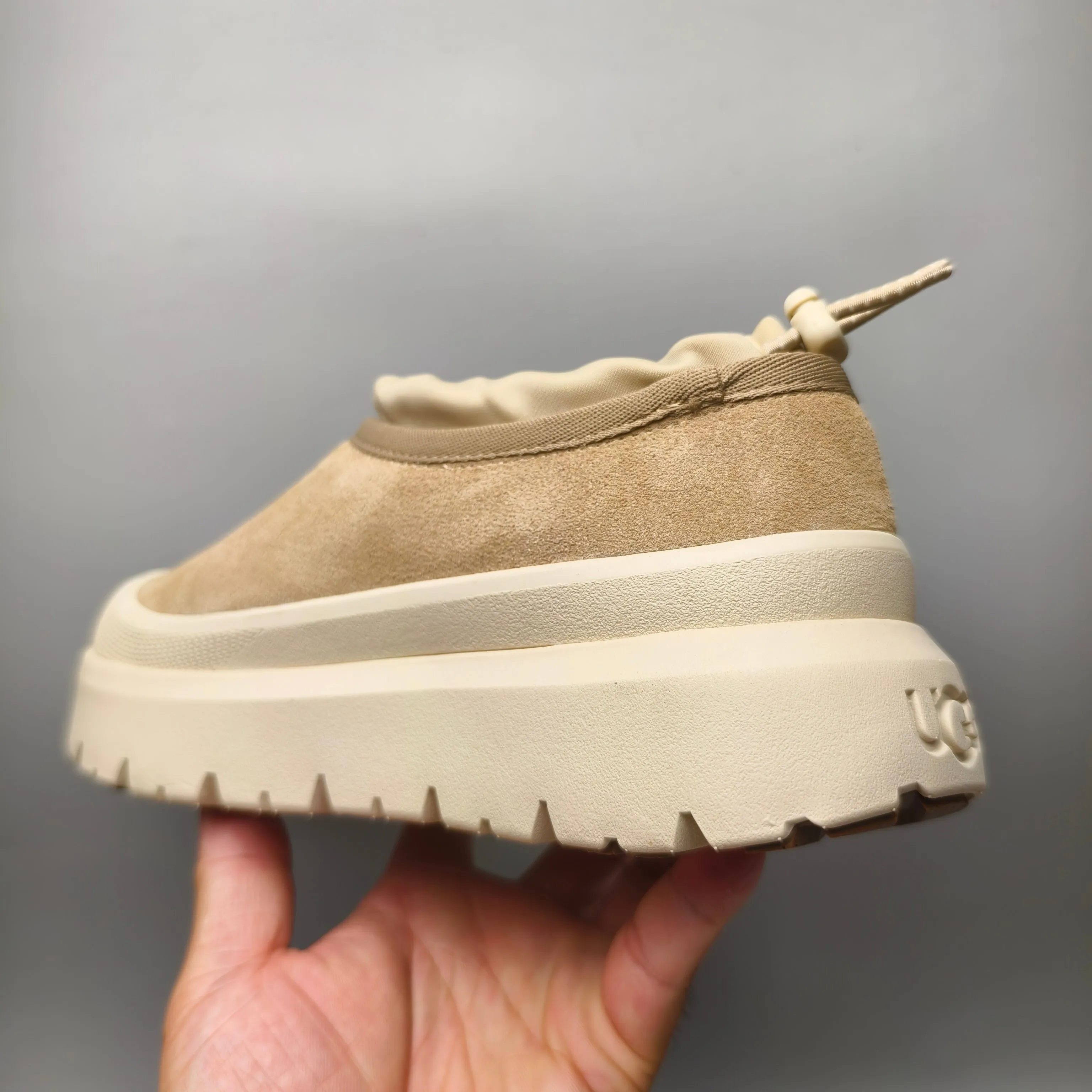 💰520 UGG sheepskin all-in-one snow boots 4096 slip-on casual trendy shoes for men and women Color: white red black blue yellow light gray dark gray green sand black gray matching sizes: 35-46